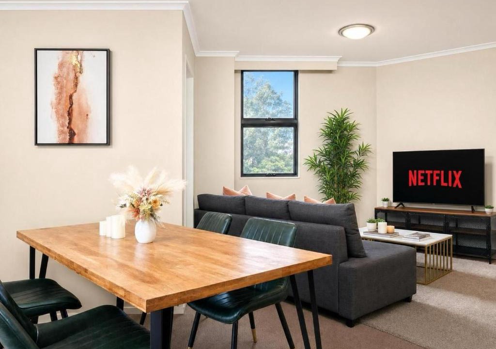 Ultimo Apartment | Prime Sydney 3BR - Pool,Gym 2 Parking with Balcony