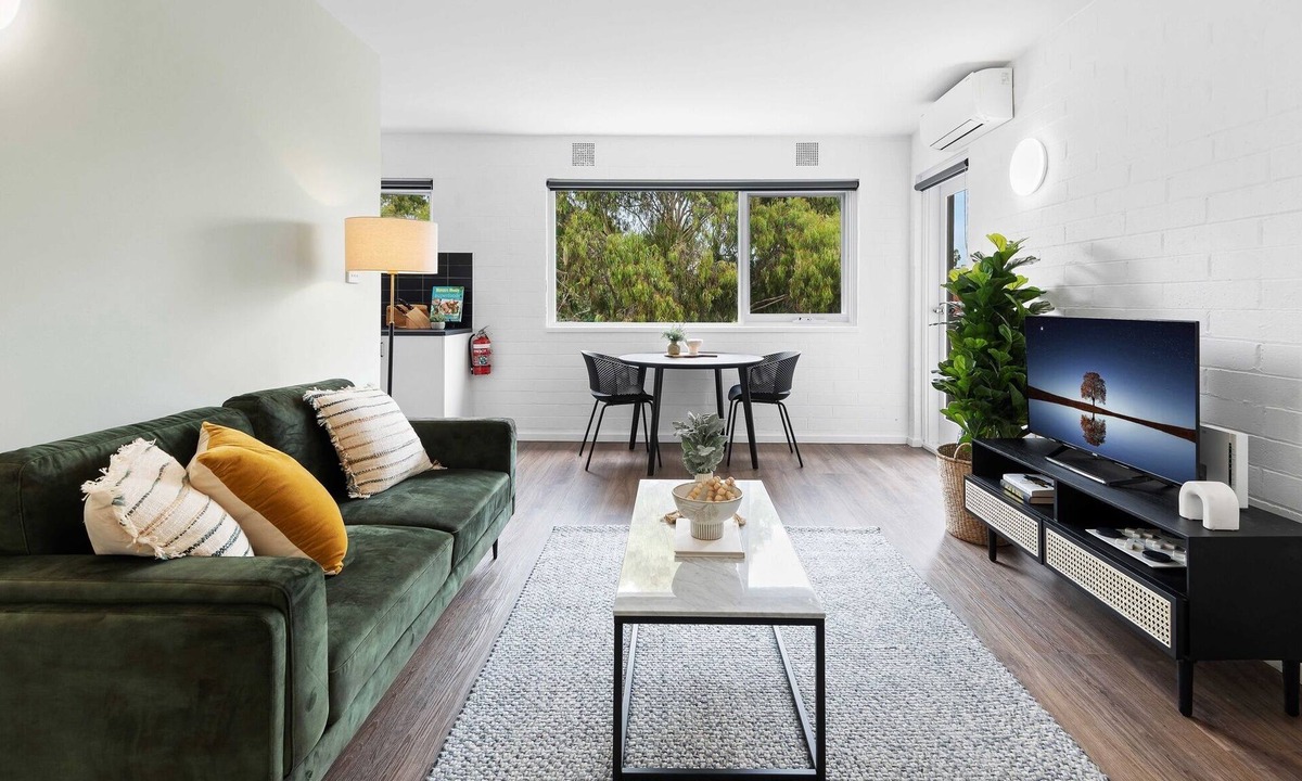 Parkville Apartment | Pristine 1-Bed Unit Moments from Royal Park