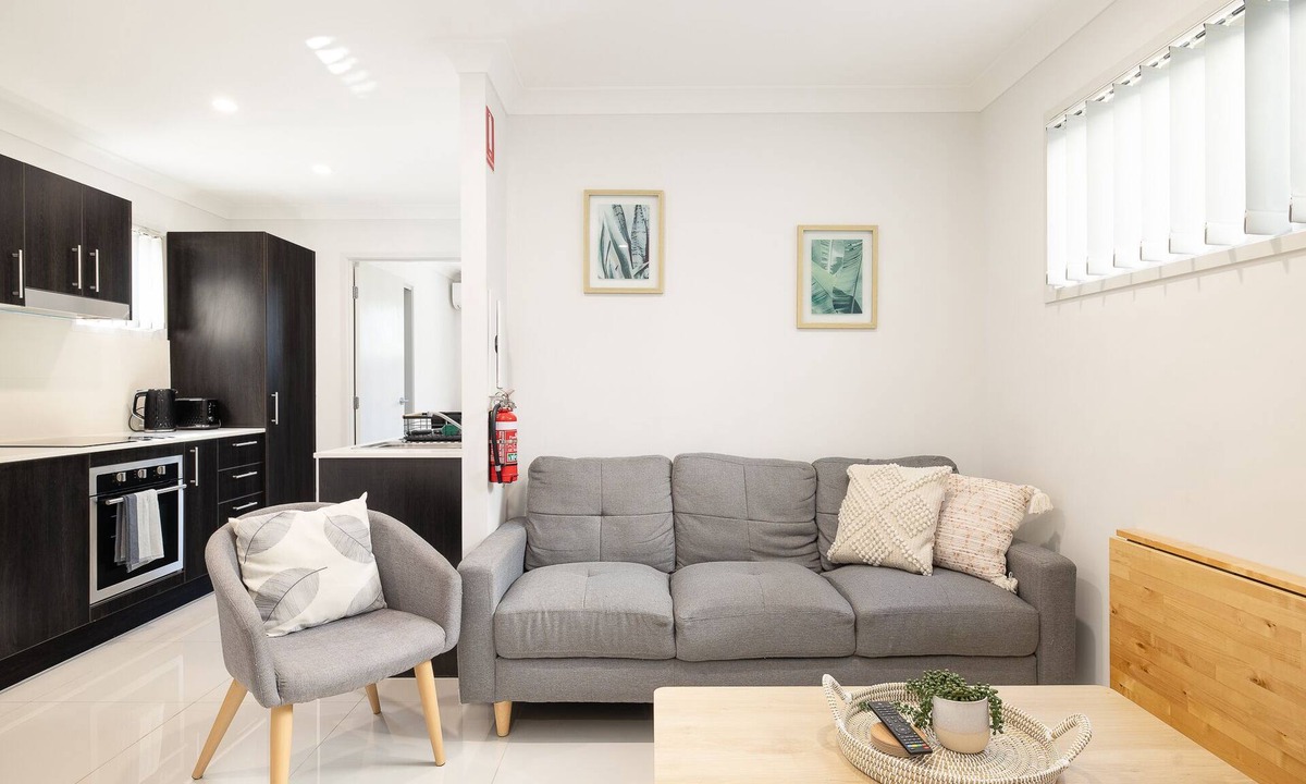 Rocklea Apartment | Private, Air-Con and Full Kitchen
