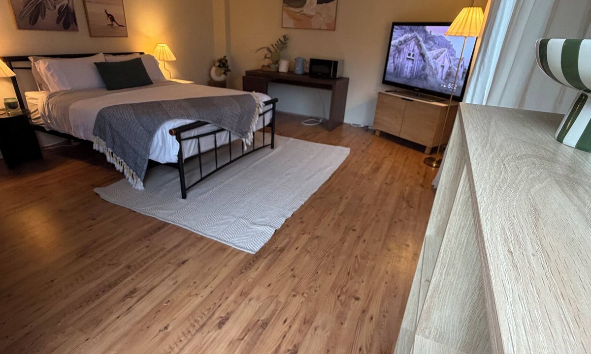 Dianella Apartment | Private and Cozy Guest Flat in Central Dianella