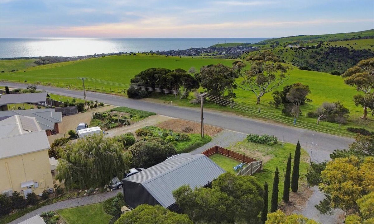 Normanville Apartment | Private Coastal Studio – Couples Getaway | 5 min to Normanville Beach