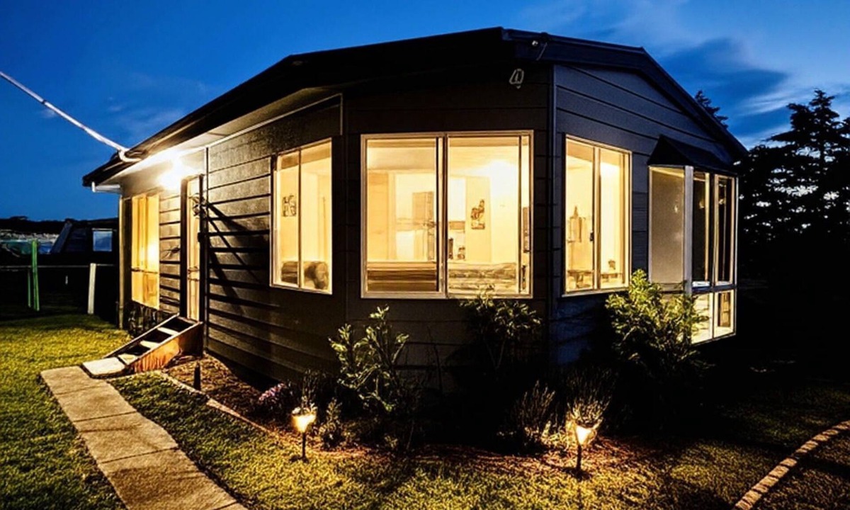 Werribee South House | Private Farmhouse & Paddock Available.nParking for horse float, boat, caravan.