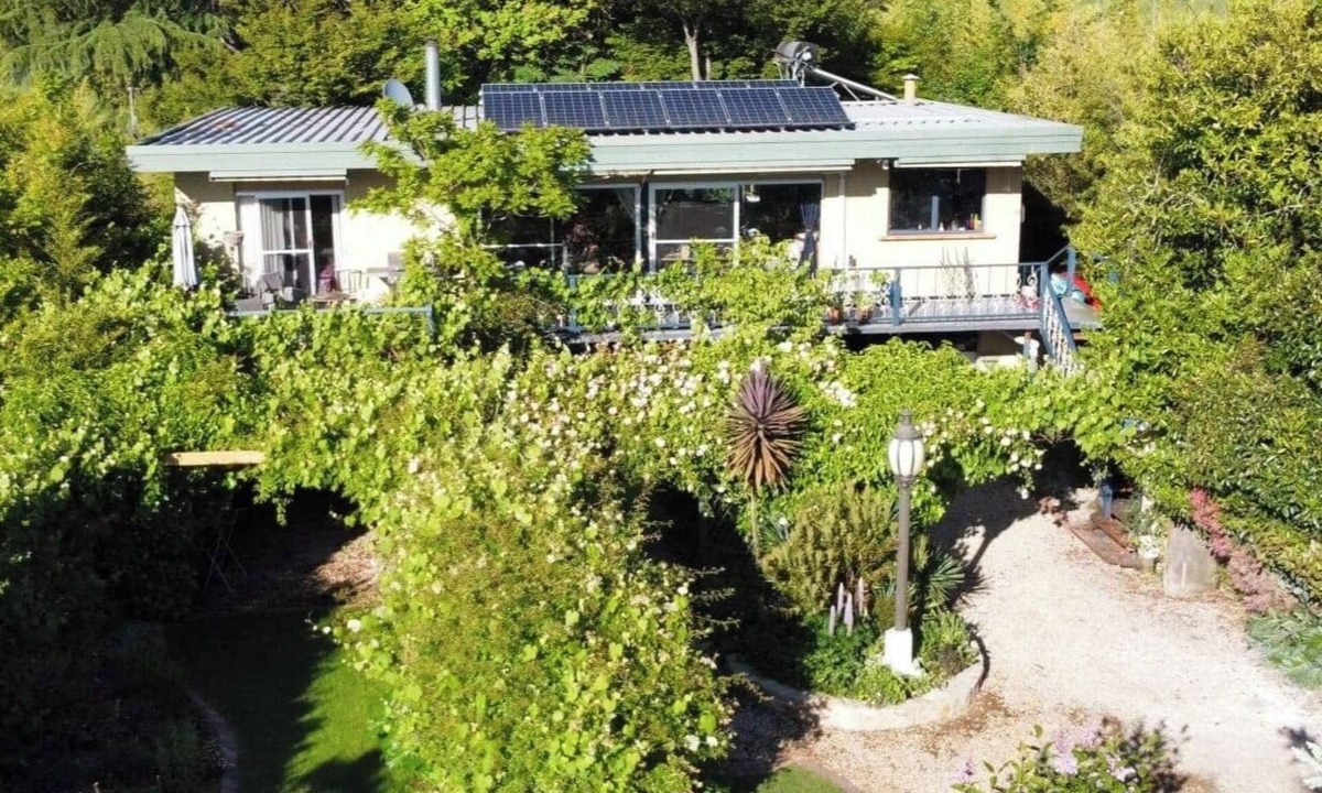 Tawonga South Apartment | Private luxury garden apartment, Tawonga South.