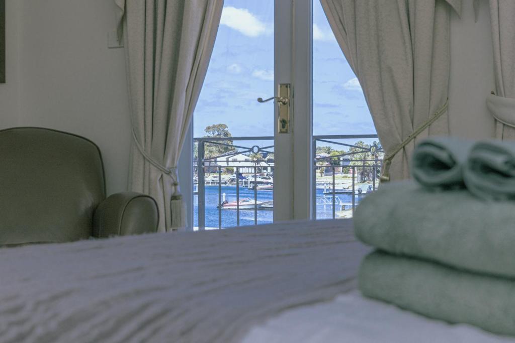 Patterson Lakes House | Puddings Home mooring and waterfront getaway