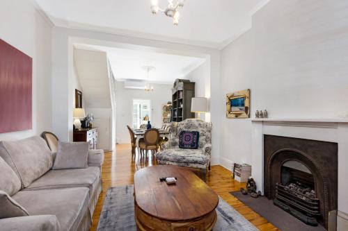 Pyrmont House | Pyrmont Self-Contained Terrace House (64 BUL)
