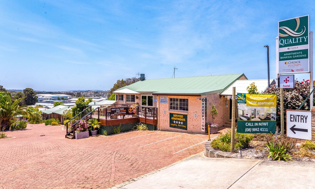 Centennial Park Hotel | Quality Apartments Banksia Gardens