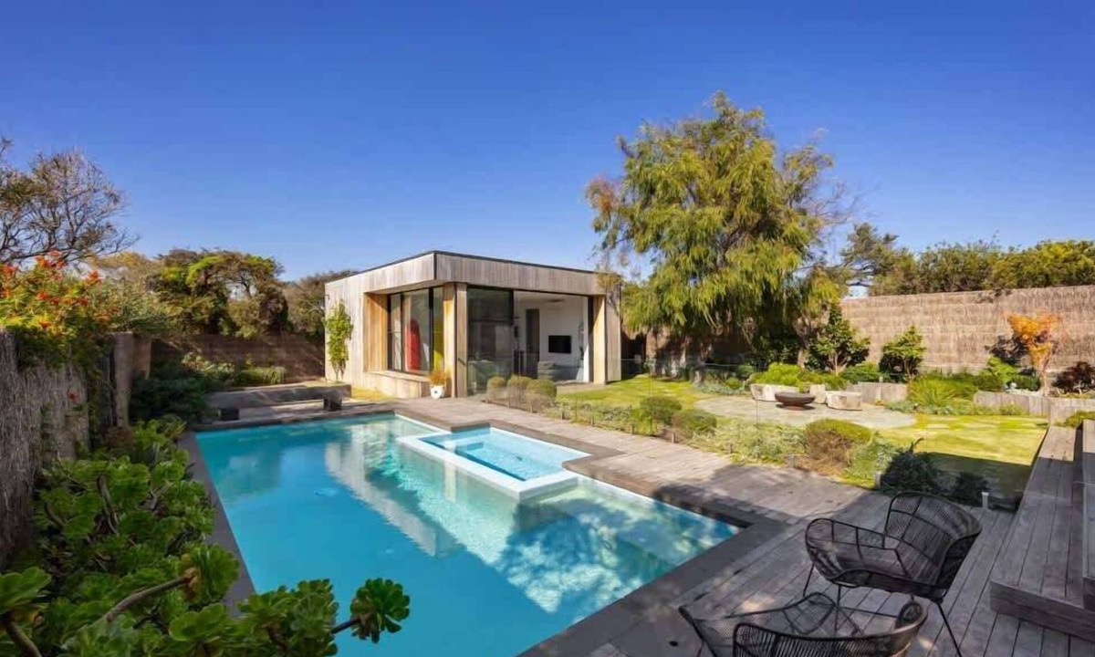 Blairgowrie House | Quay-Walk to beach Gas Heated Pool, Spa Trampoline