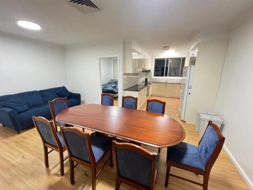 Carlingford House | Queen Room in Comfortable and Peaceful Homestay with Air Conditioning - BP5