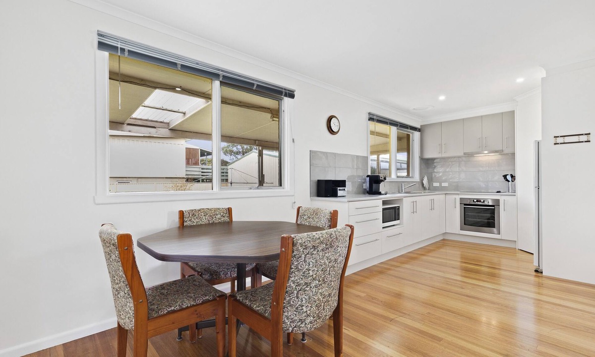 Indented Head House | Quiet family location . 100 metres to the beach. Winter holiday rates applied .