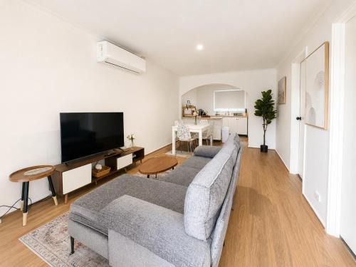 Whittington House | Quiet Geelong Getaway Family Friendly