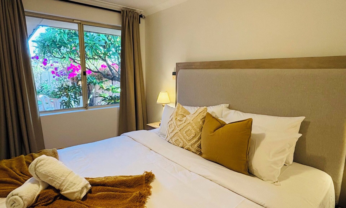 Yokine House | Quiet Leafy Retreat- 10 minutes to