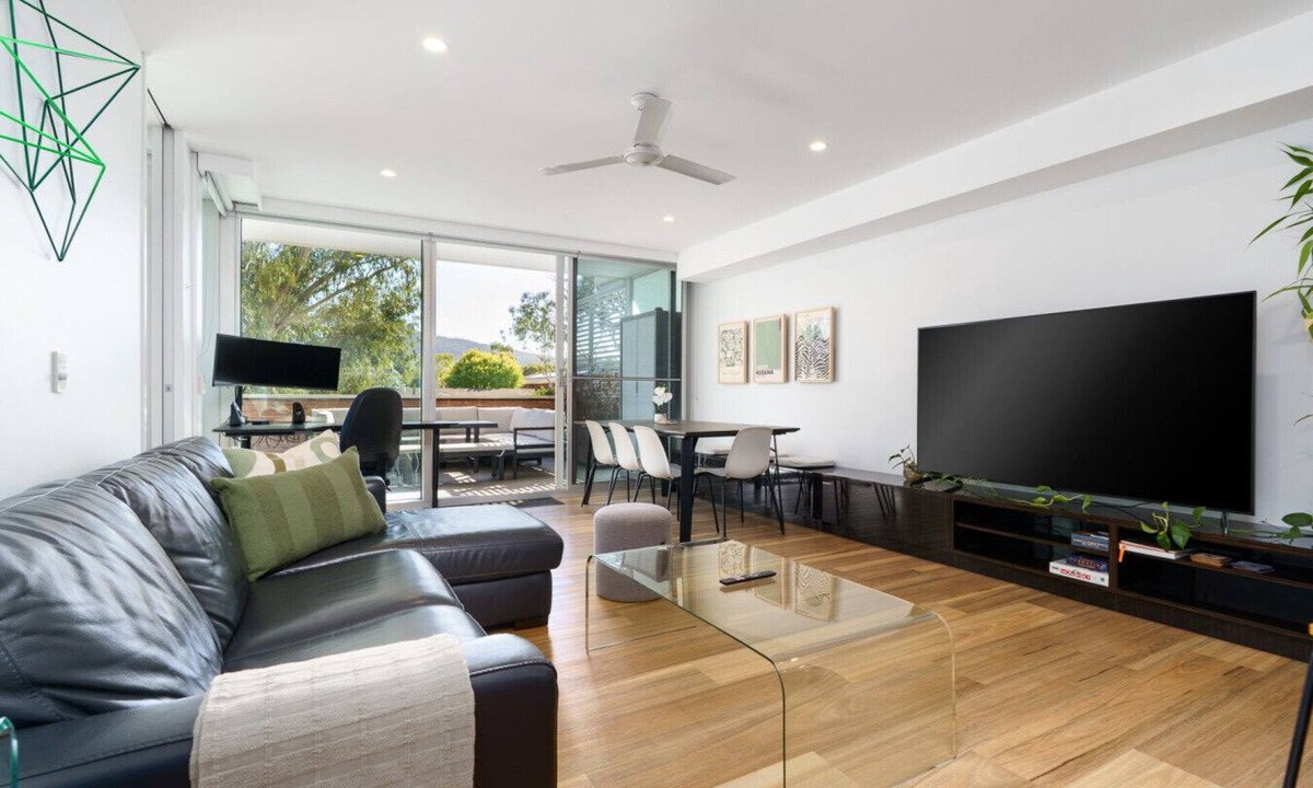 Reid Apartment | Quiet Modern Apartment in Prime Location
