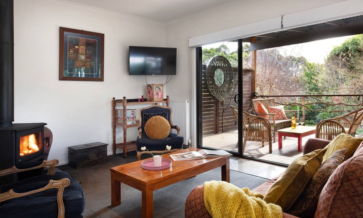 Daylesford House | Raven Cottage- gorgeous gardens and cosy fire