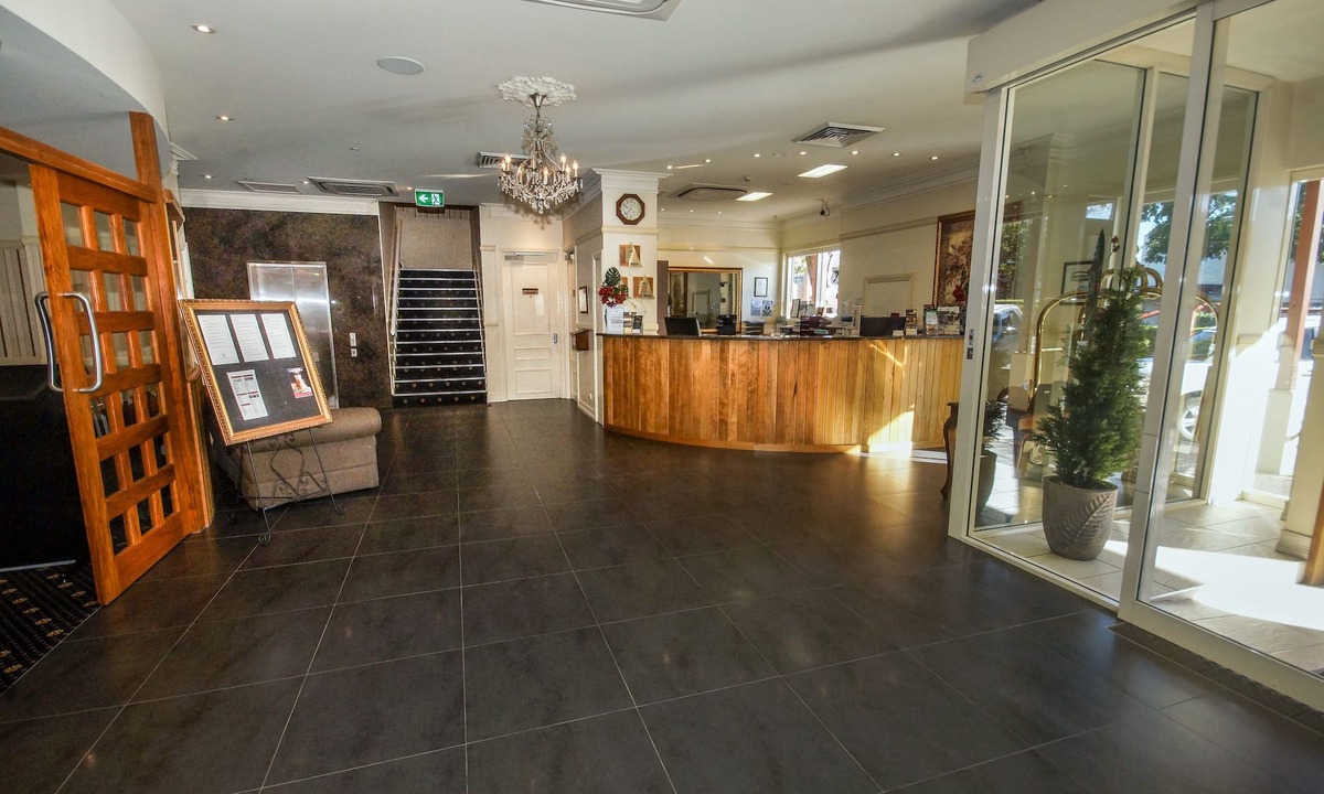 Mount Isa City Hotel | Redearth Hotel