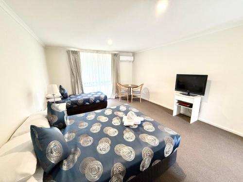 Mathoura Hotel | Redgum Motel
