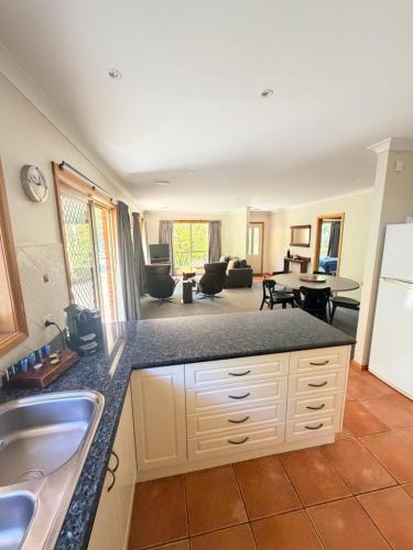 Bright Apartment | REDGUM RETREAT BRIGHT - Luxury Spa Villa