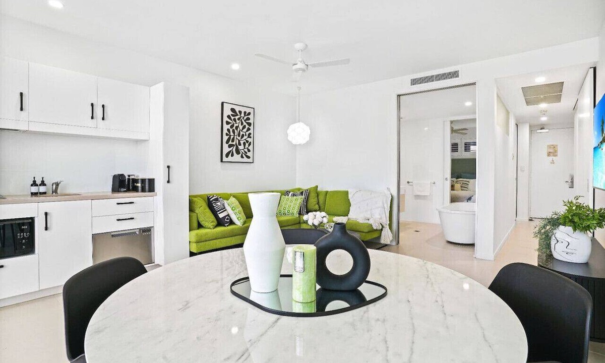 Cairns North Condo | Reefside at 201 Lake Street- Stylish City Apartment with Pool & Balcony Near Esplanade