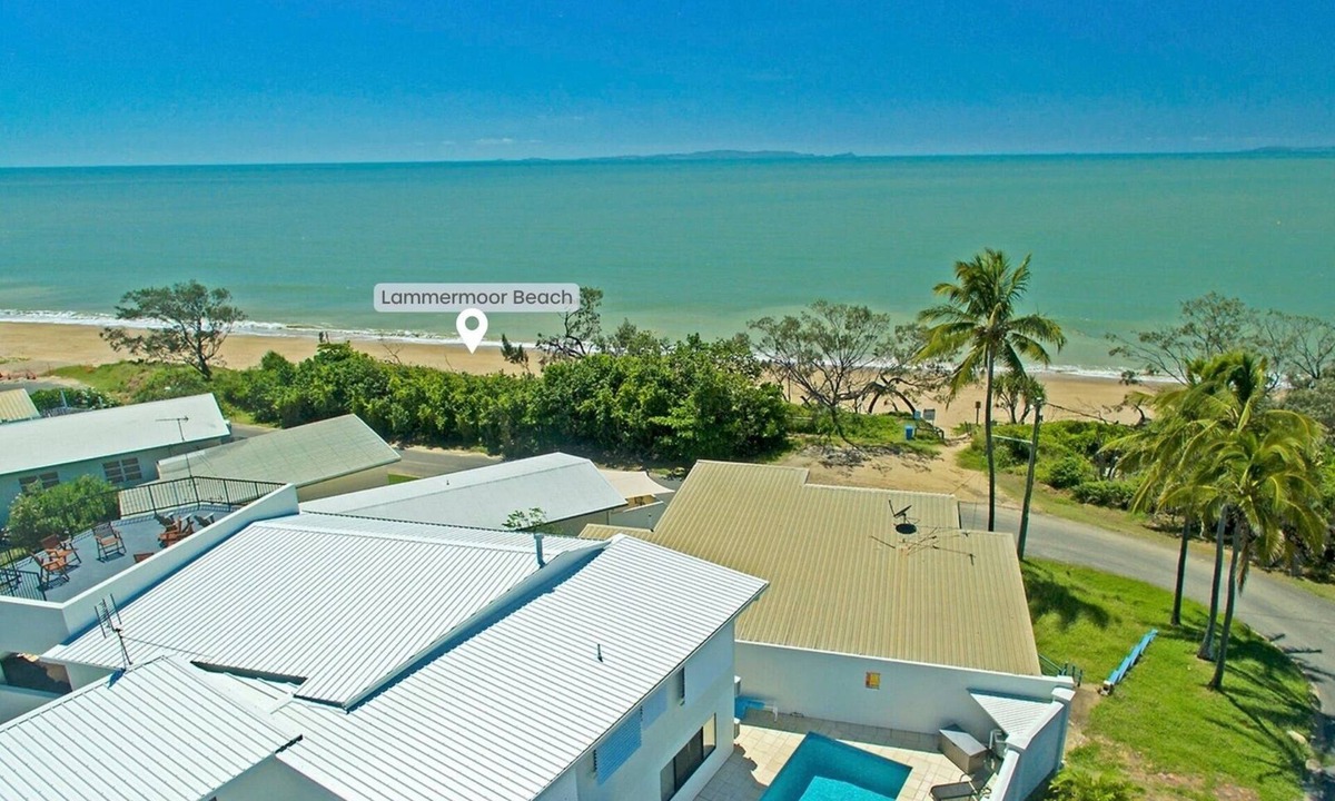 Lammermoor House | Reel Em Inn @ Cooee- Pool and Ocean Views