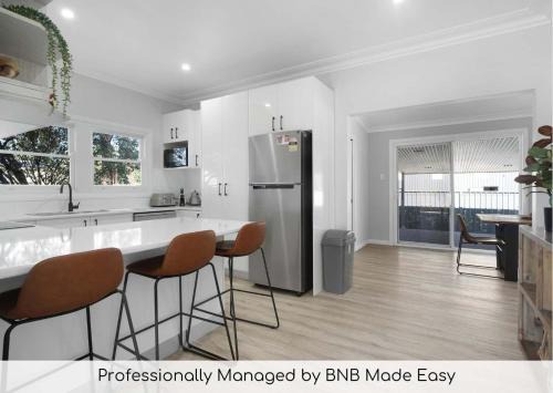 Dubbo House | Regal House - Modern Family Retreat Pets Allowed