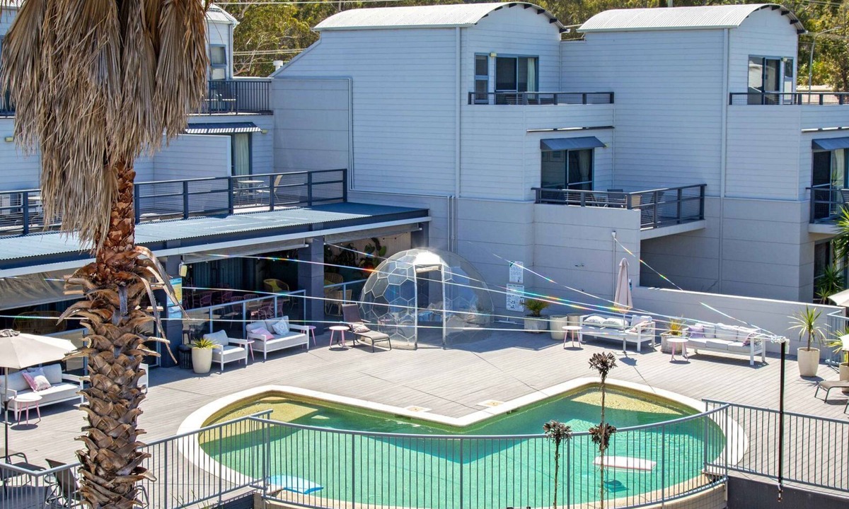 Batehaven Apartment | Relaxing Couples Getaway by the Pool
