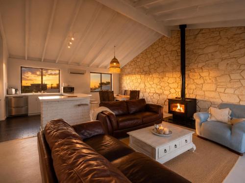 Falcon House | Relaxing Getaway Oceanview Multi Family Pets Mandurah
