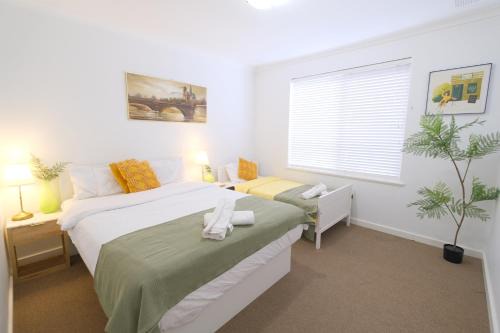 Belmont House | Relaxing Two-Bedroom Retreat Near the Airport