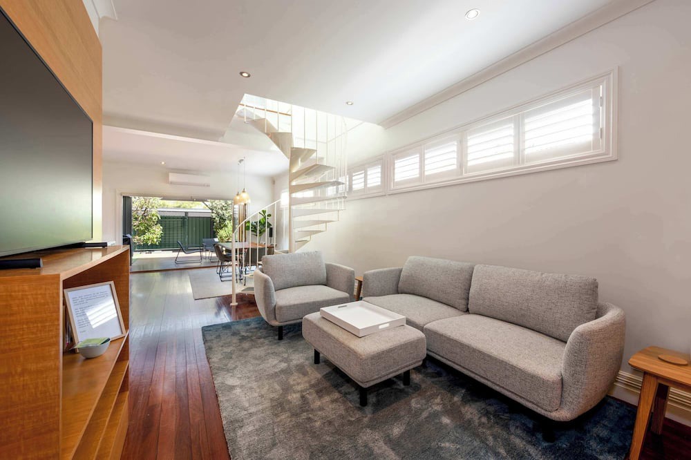 Richmond House | Renovated 3BR Family Home in Richmond with Parking