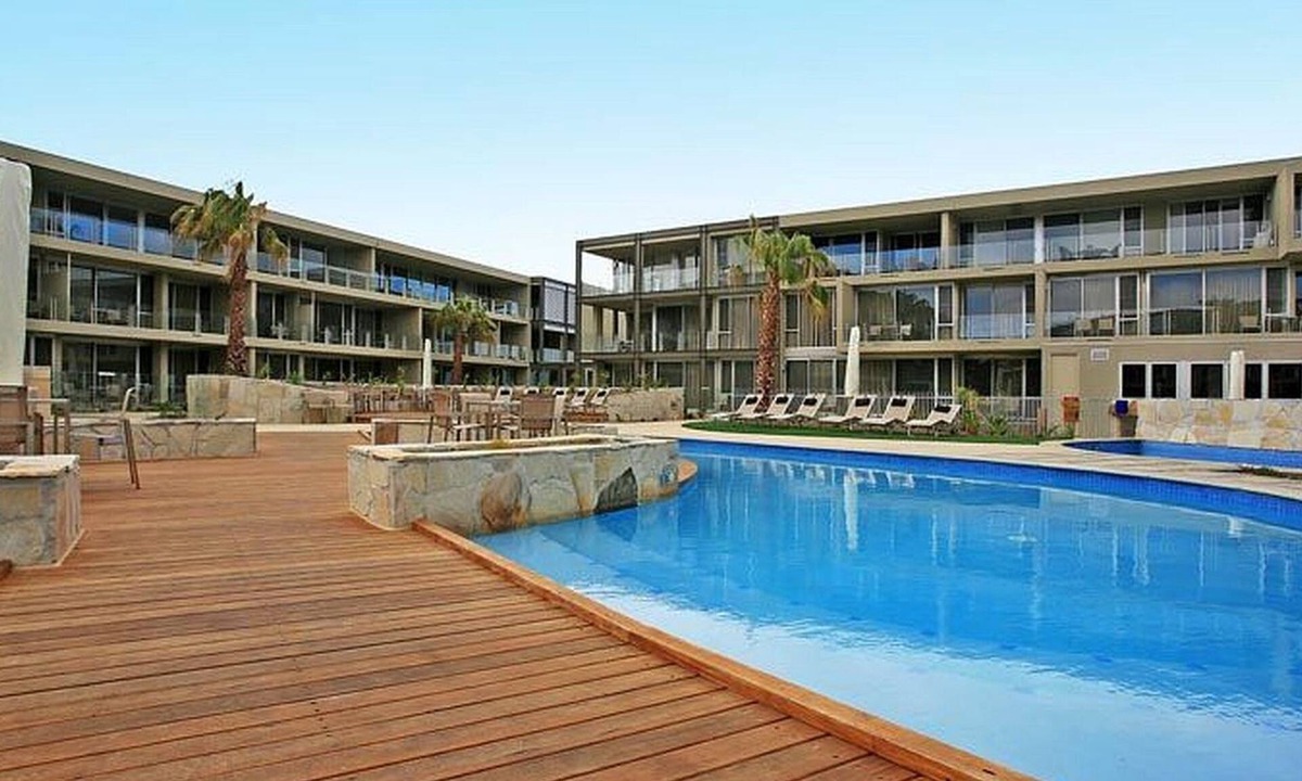 Torquay Apartment | Resort Hotel Room 107