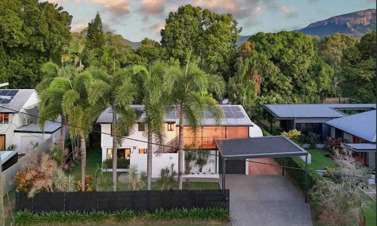 Mundingburra Apartment | Resort-Style Family Retreat Pool, BBQ & Tropical