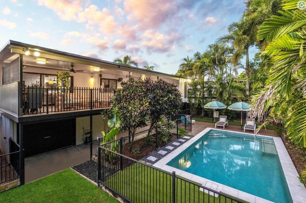 Mundingburra House | Resort-Style Family Retreat Pool, BBQ & Tropical
