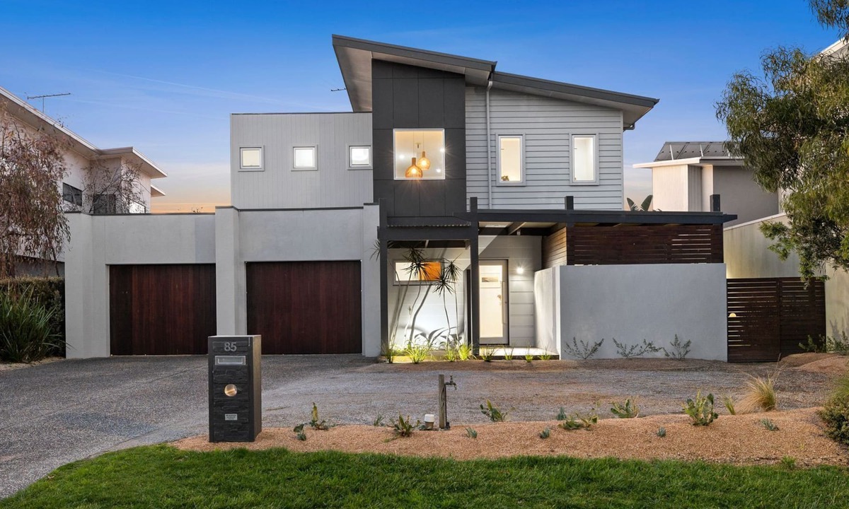 Torquay House | Resort Style Home in the Sands