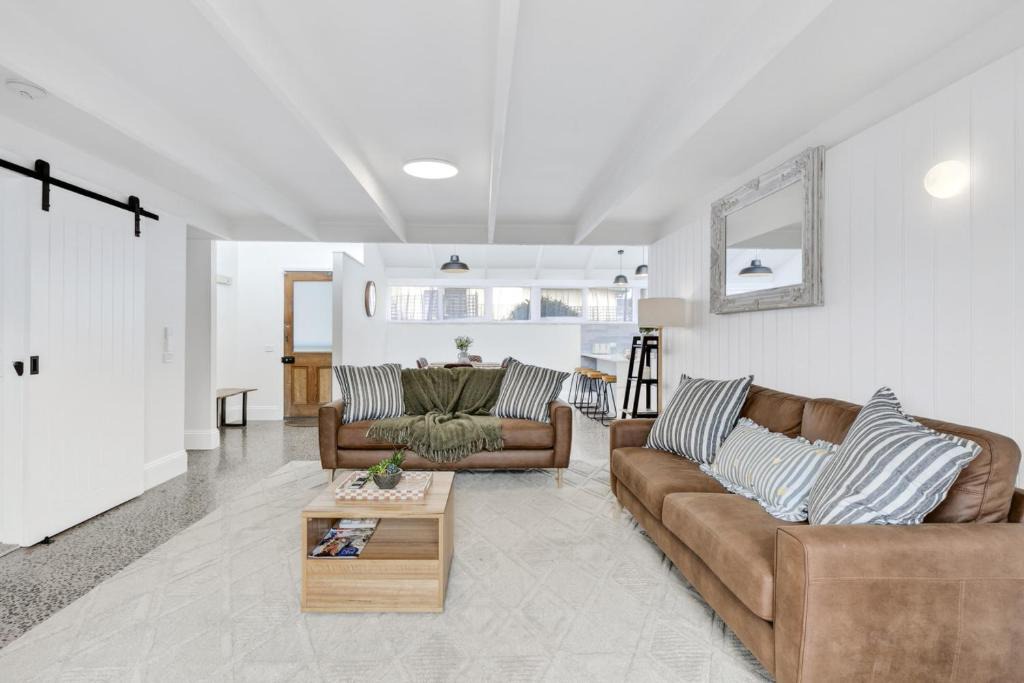 Barwon Heads Apartment | Retreat on Hitchcock- Barwon Heads, Pet friendly, 3 Bedroom, 2 Bathroom, Aircon, Modern, Single Level