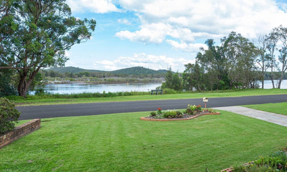 South Evans Head Apartment | Retro 1BR riverfront apartment with backyard, BBQ, and easy access to water activities