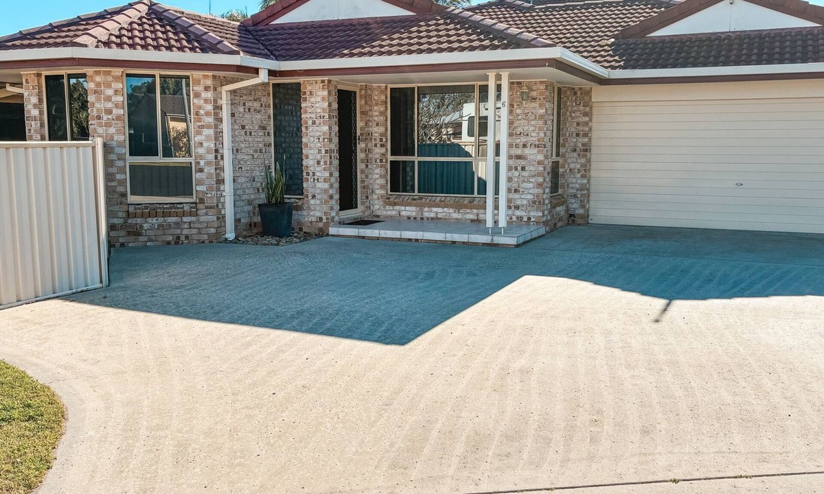 South Evans Head Apartment | Retro pet-friendly cottage near beach, river & RSL with air-con, comfortable interiors