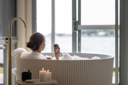 Strahan Hotel | Risby Cove Boutique Hotel