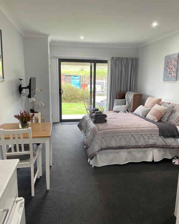 Axedale Bed & Breakfast | River Gardens Axedale Pet Friendly Farmstay B&B