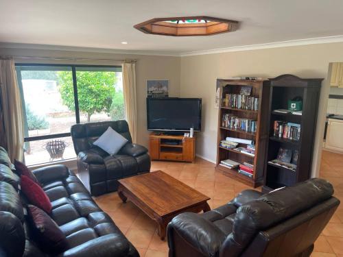 Wooroloo House | River Run at fettlers crossing