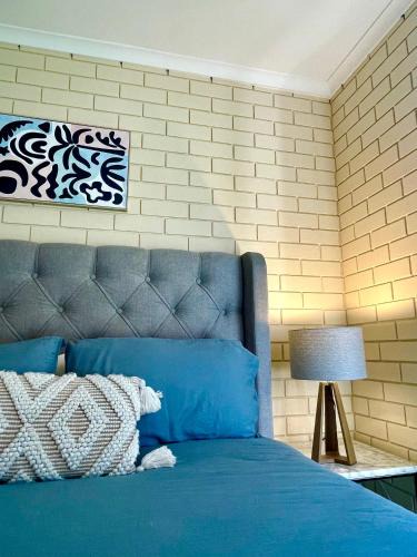 Wagga Wagga Apartment | “Riverbank Retreat” Central unit on the river