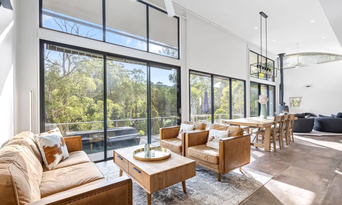 Merrijig House | Riverfront Alpine Retreat - Mt Buller Gateway - Sleeps 10
