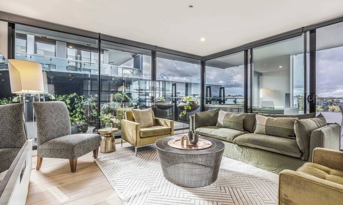 Abbotsford Condo | Riverside sub-penthouse with huge private terrace