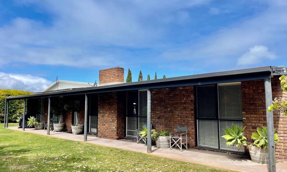 Waterhouse House | Robe's Hidden Gem - WiFi, Pet Friendly Outside