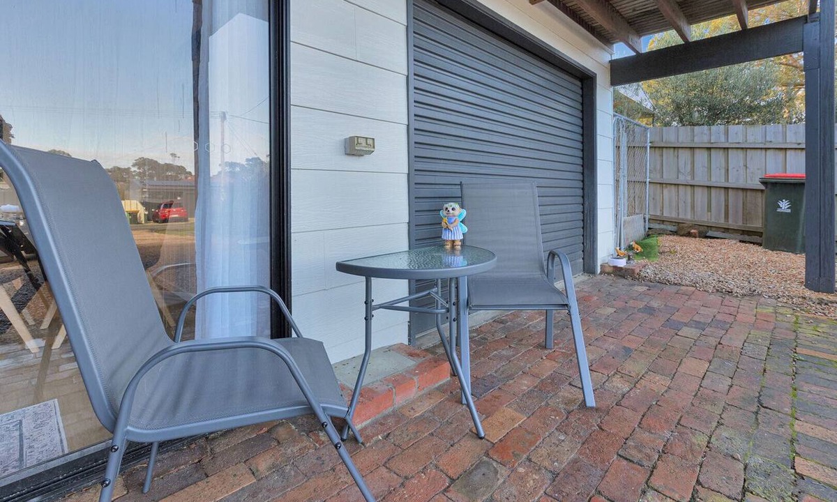 Lakes Entrance House | Robin Wood: The tranquility of a retreat and excitement of nearby attractions