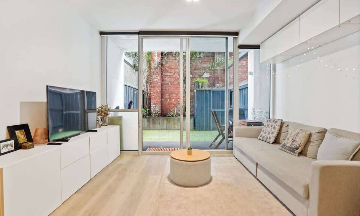 Fitzroy North Apartment | Roi Apartments - Central Fitzroy Apt with parking