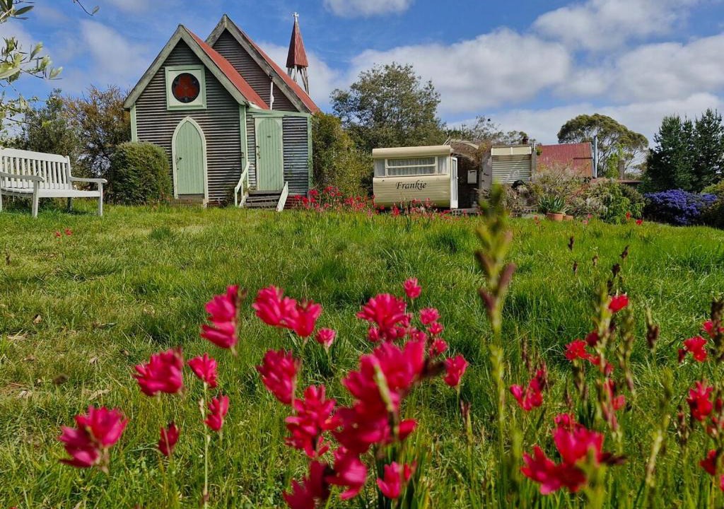 Bangor House | Romantic Retreat Pod by Historic Church on Wine Route
