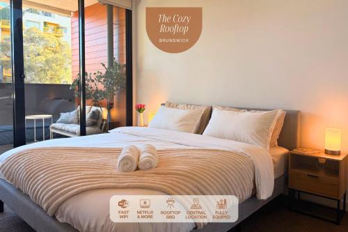 Brunswick Apartment | Rooftop CBD View, Stylish Apartment, Heart of Brunswick