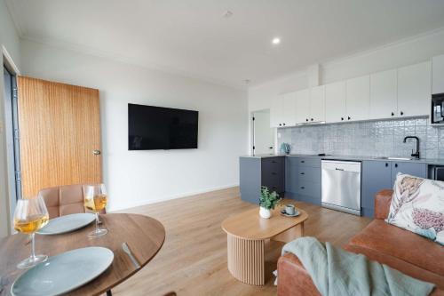 Dubbo Apartment | Ropa Premium Suite - Luxe Stay in Dubbo
