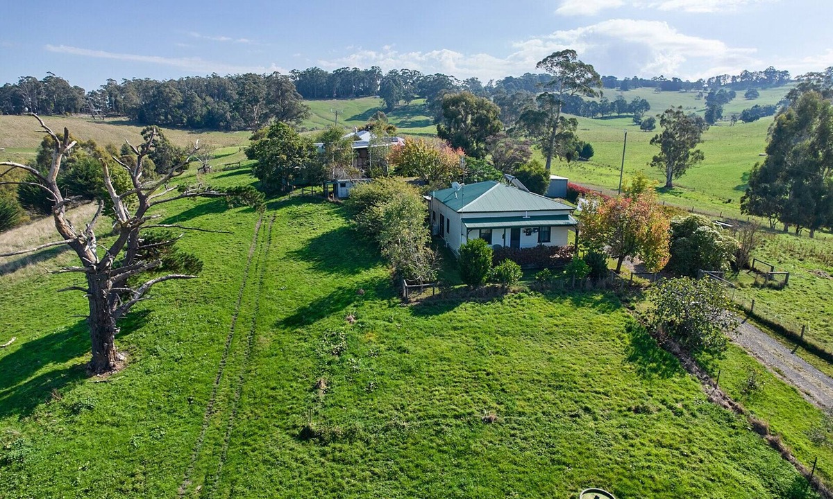 Neerim East House | Rose Cottage - Currently unavailable. Farm for sale