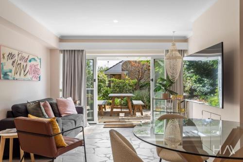 East Launceston House | Rose Gold Hideaway