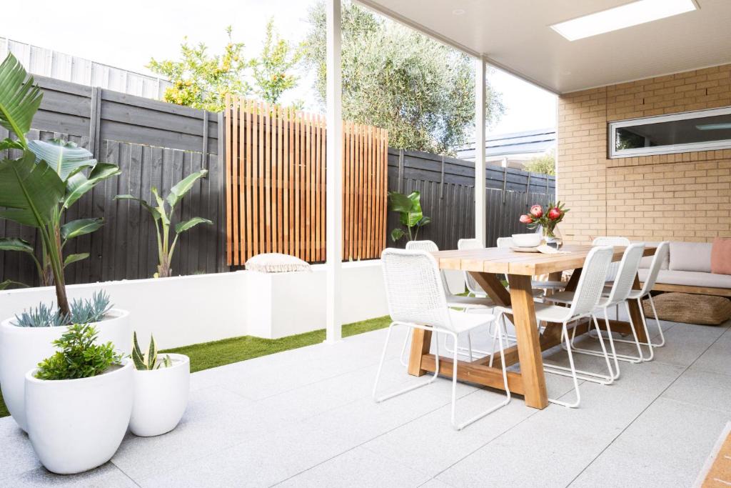 Rosebud House | Rosebay Beach House - Sleeps 11 - Family Retreat - 5 mins to Beach
