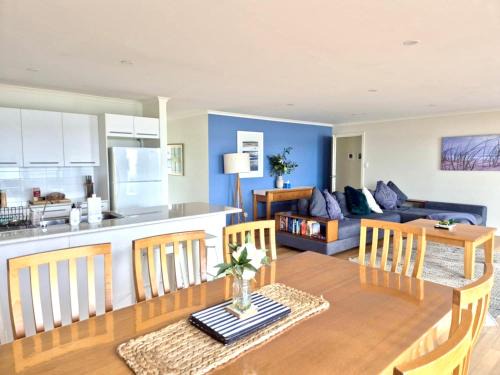 Emu Bay House | Rosie's